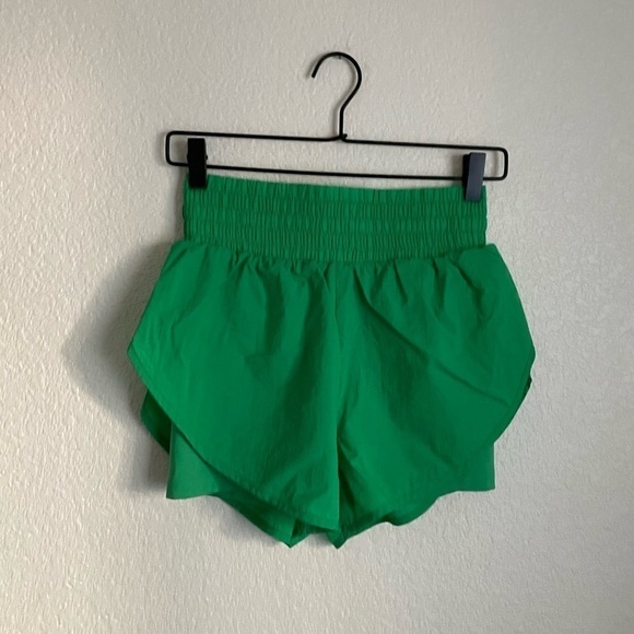 All In Motion Women’s Translucent Tulip Activewear Shorts XS Green - Picture 3 of 11